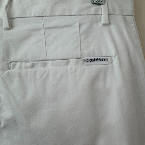 Calvin Klein Men's White Chino Shorts - Classic & Versatile Size 32 - Picture 3 of 4